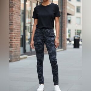 Levi’s women Camouflage 711 Skinny Jeans size 29